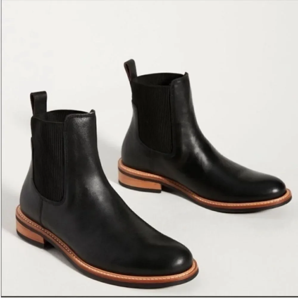 NISOLO Carmen Chelsea Black Leather Boot Size 7 NIB
